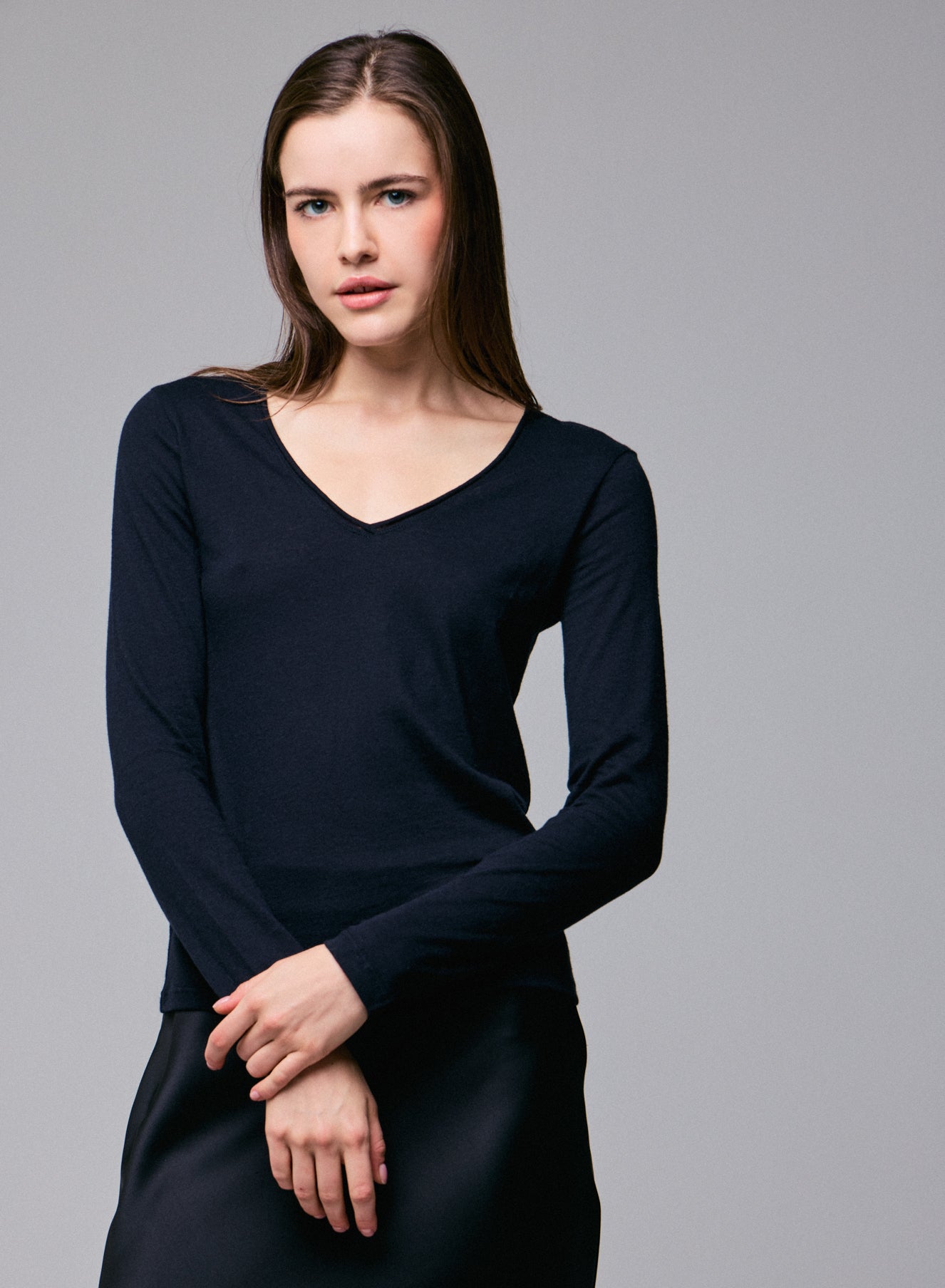 Navy blue V-neck T-shirt with Long Sleeves WOMEN | Majestic