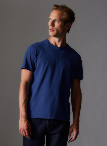 T-Shirt mit handgefärbter organischer Baumwolle / recycelter Baumwolle