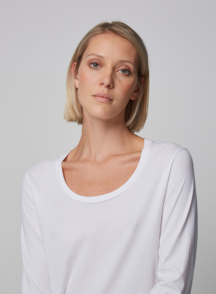 Cotton long sleeve U-neck t-shirt