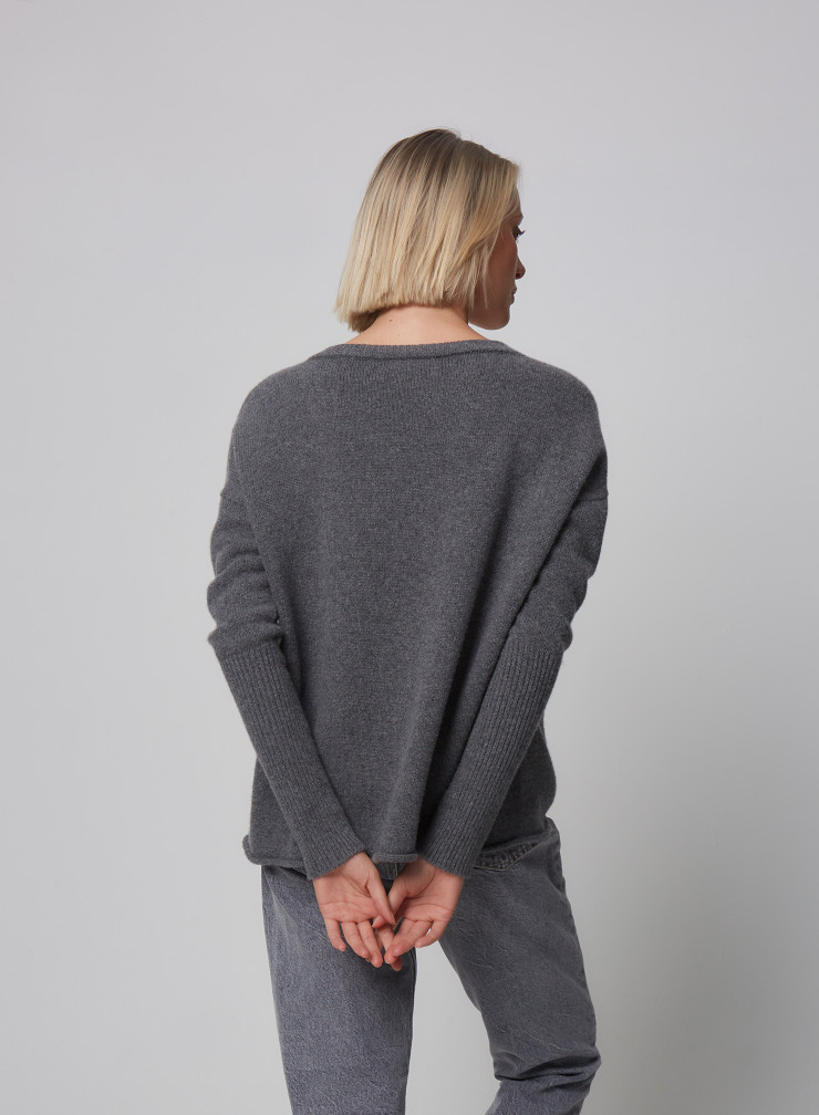 Wool / Cashmere V-neck sweater