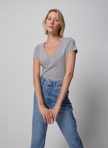 Julia T-Shirt mit V-Ausschnitt und kurzen Ärmeln aus Baumwolle