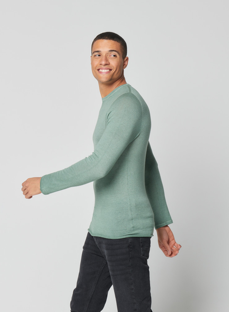 Cashmere long sleeve round neck sweater