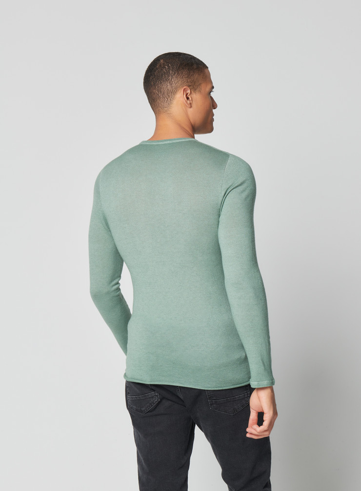 Cashmere long sleeve round neck sweater