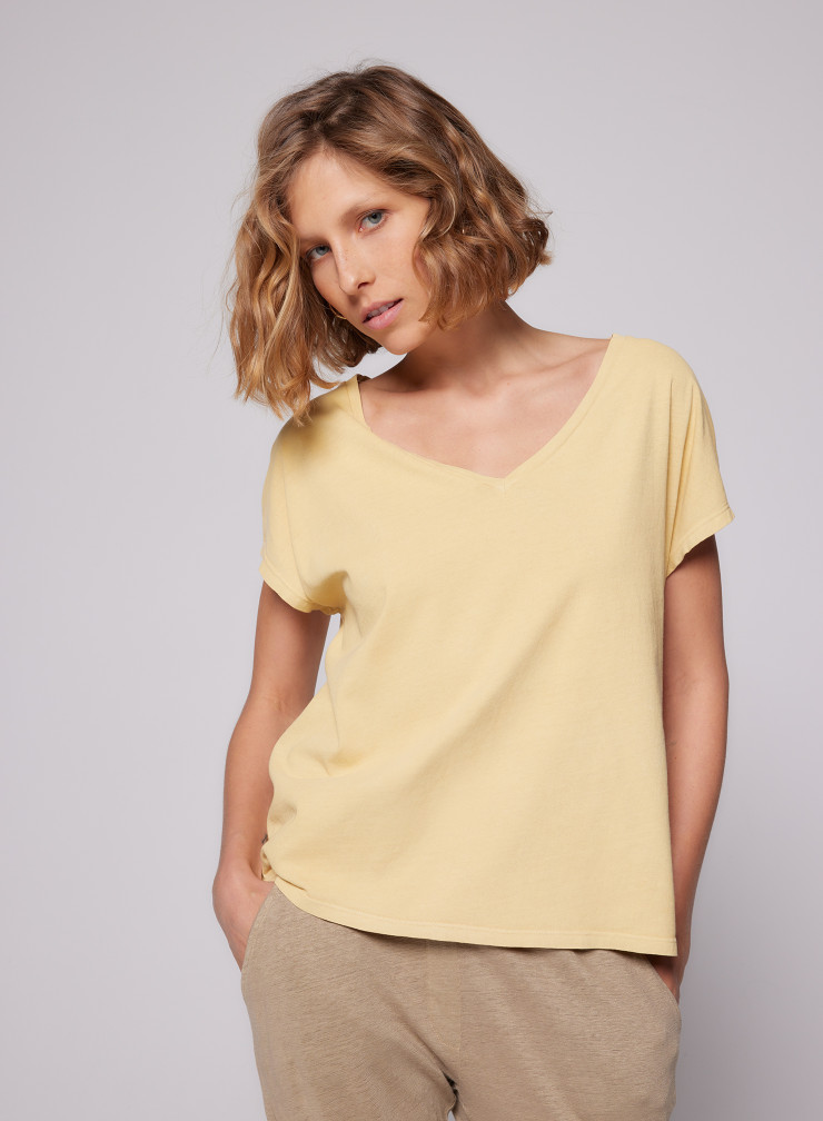 Short-sleeved V-neck T-shirt in Cotton