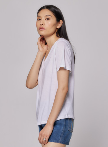 T-Shirt mit V-Ausschnitt und kurzen Ärmeln aus Lyocel / Tencel / Baumwolle