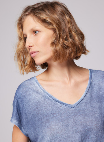 Short-sleeved V-neck T-shirt in Linen / Elastane