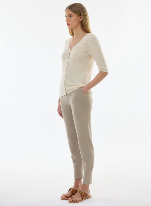 Milchweiße Strickjacke mit V-Ausschnitt und Ellbogenärmeln aus Waschbärfell / Polyamid - MAJESTIC FILATURES