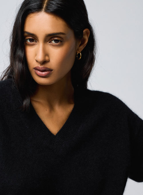 Pull Noir Col V Manches Longues en Raccoon - MAJESTIC FILATURES