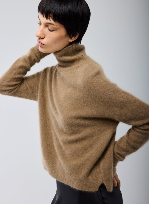 Pull Beige Col Roulé Manches Longues en Raccon wool / Polyamide - MAJESTIC FILATURES