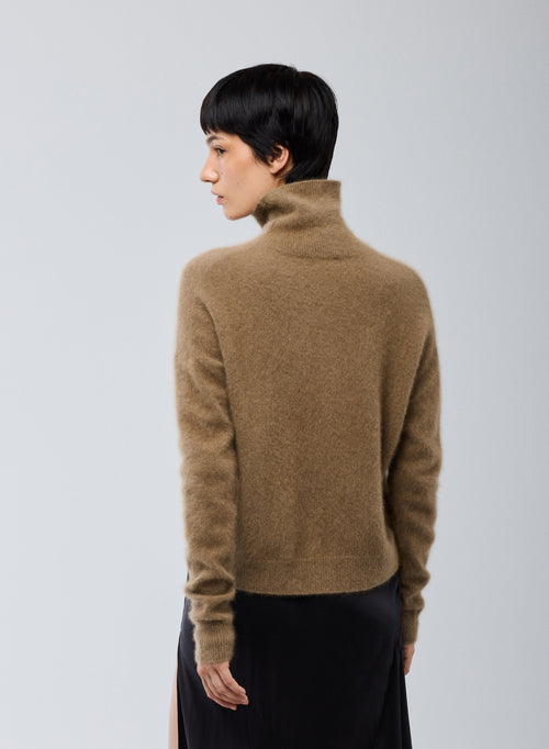 Pull Beige Col Roulé Manches Longues en Raccon wool / Polyamide - MAJESTIC FILATURES