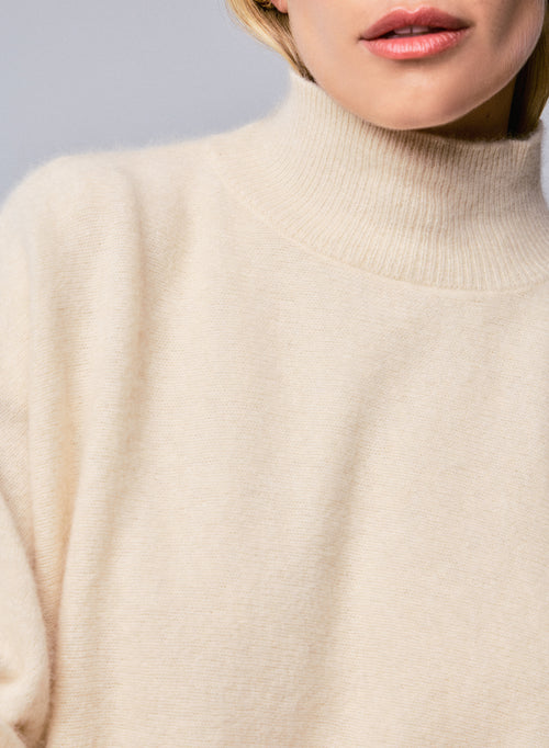 White Turtleneck Kimono Sleeves Sweater in Raccoon wool / Polyamide - MAJESTIC FILATURES