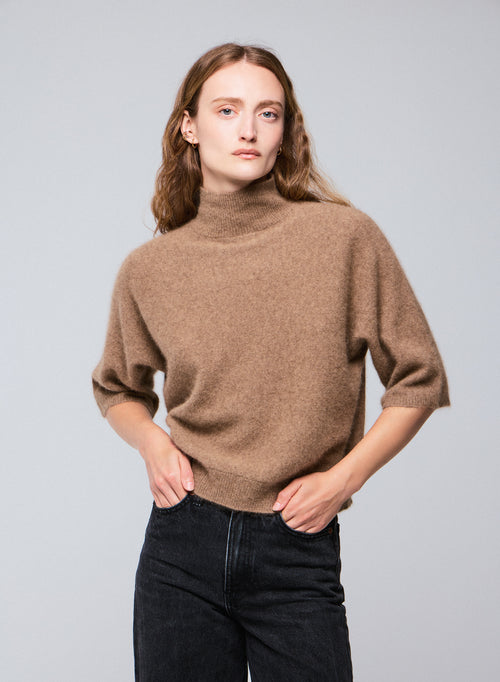 Jersey de cuello alto beige con mangas de kimono en lana de raccon / poliamida - MAJESTIC FILATURES