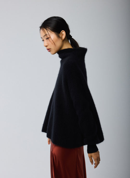 Black Turtleneck Long Sleeves Sweater in Wool / Fox / Polyamide - MAJESTIC FILATURES