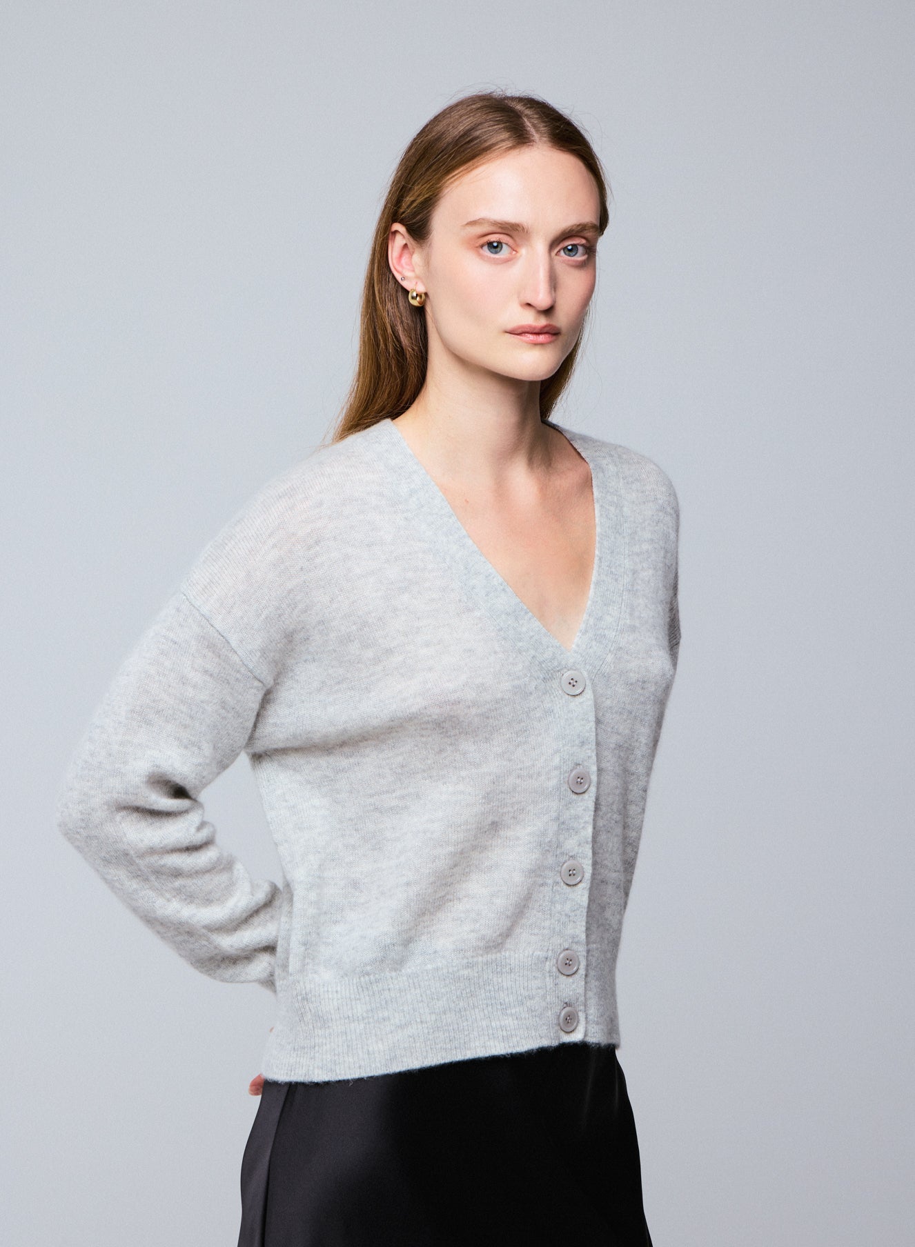 Grey V-neck cardigan with long sleeves in wool / silk