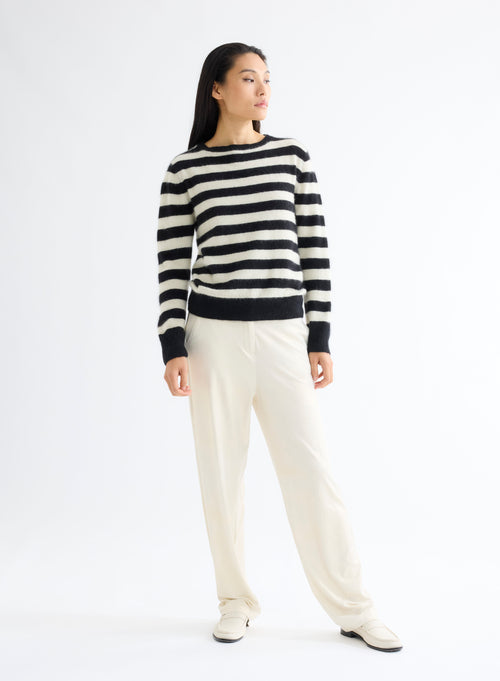 Schwarzer und weißer gestreifter Pullover mit Rundhalsausschnitt und langen Ärmeln aus Waschbär - MAJESTIC FILATURES