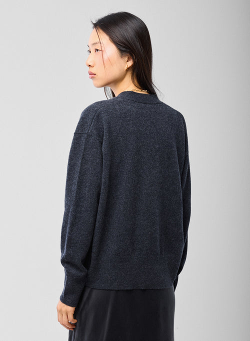 Gilet Gris Col V Manches Longues en Cachemire - MAJESTIC FILATURES