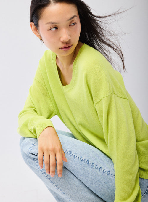 Gelber langärmeliger Kaschmirpullover mit V-Ausschnitt DAMEN