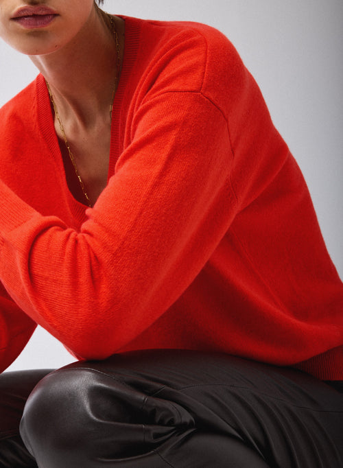 Pull Rouge Col V Manches Longues en Cachemire - MAJESTIC FILATURES