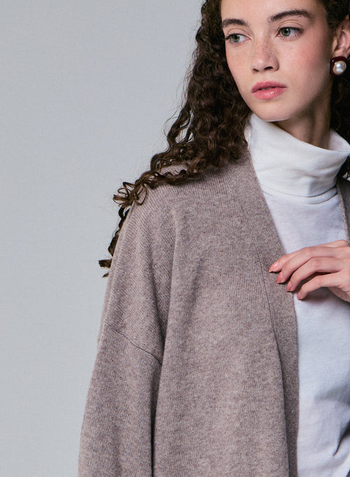 Beige Strickjacke mit langärmeligem Schalkragen aus Merinowolle - MAJESTIC FILATURES