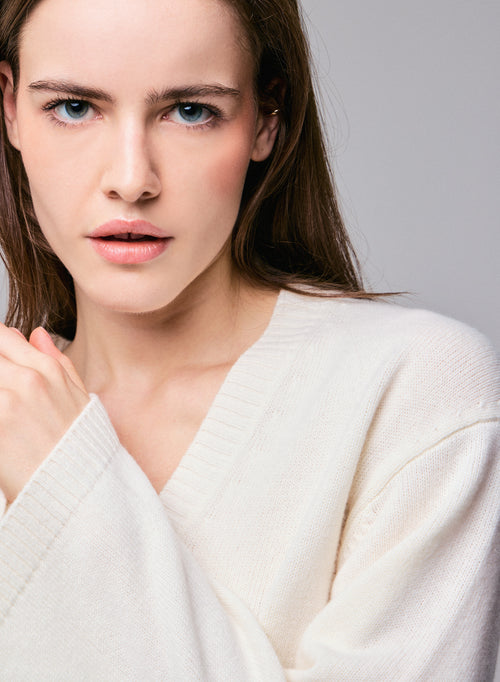 White V-neck long-sleeved merino wool sweater - MAJESTIC FILATURES