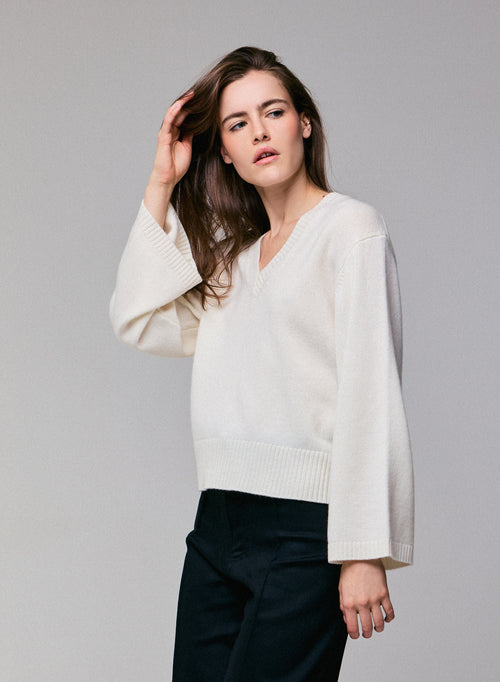White V-neck long-sleeved merino wool sweater - MAJESTIC FILATURES