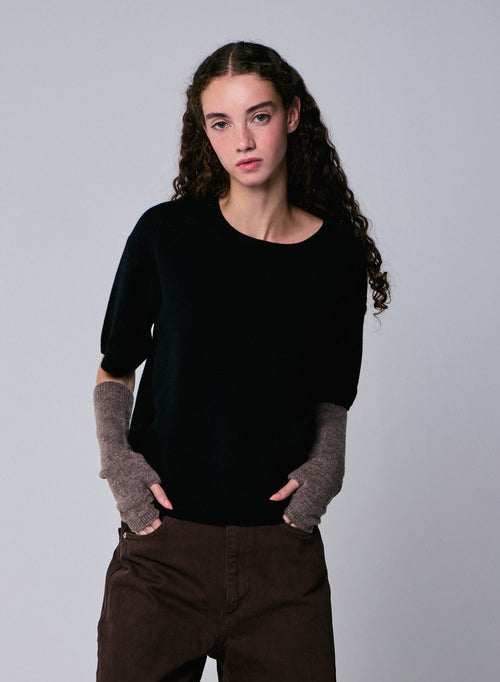 Suéter de lana merino de manga corta con cuello redondo negro - MAJESTIC FILATURES
