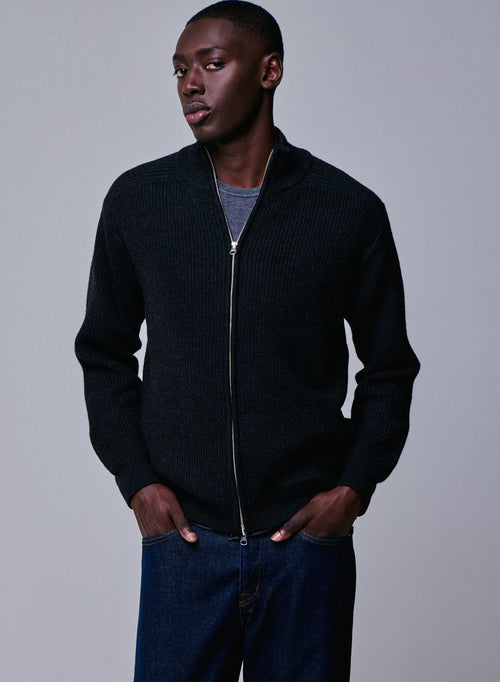 Cárdigan negro con cuello alto de manga larga en lana merino - MAJESTIC FILATURES