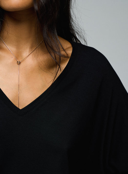 Schwarzes Langarm-T-Shirt aus Viskose / Elasthan mit V-Ausschnitt - MAJESTIC FILATURES