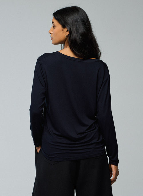 Marineblaues Langarm-T-Shirt aus Viskose / Elasthan mit V-Ausschnitt - MAJESTIC FILATURES