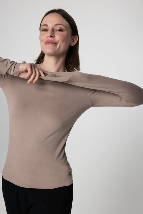 Langärmliges T-Shirt mit Rundhalsausschnitt aus Viskose/Elasthan in Braun - MAJESTIC FILATURES