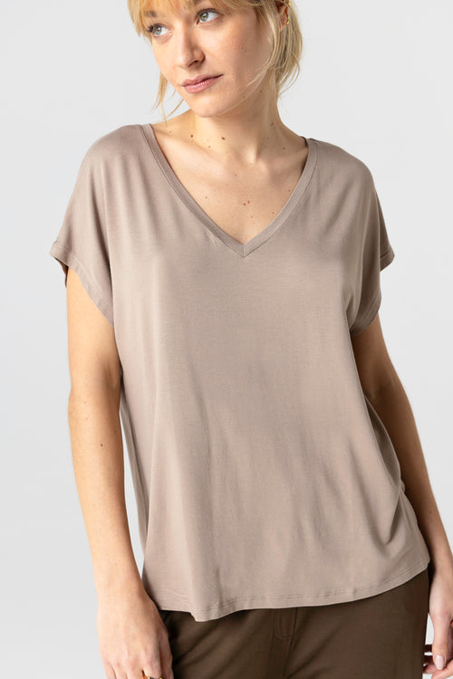 Brown V-neck Short-Sleeve T-Shirt in Viscose / Elastane - MAJESTIC FILATURES