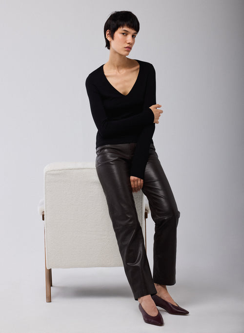 T-shirt Noir Col V Manches Longues en Viscose et Élasthanne - MAJESTIC FILATURES