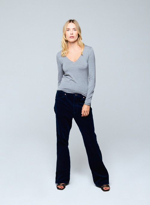 Graues Langarm-T-Shirt mit V-Ausschnitt aus Viskose / Elasthan - MAJESTIC FILATURES