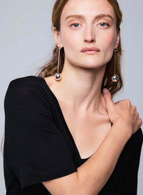 Schwarzes Kurzarm-T-Shirt aus Viskose / Elasthan mit V-Ausschnitt - MAJESTIC FILATURES