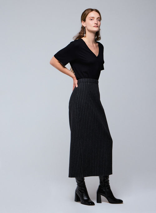 Schwarzes Kurzarm-T-Shirt aus Viskose / Elasthan mit V-Ausschnitt - MAJESTIC FILATURES