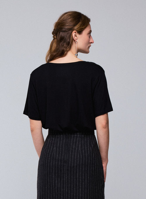 Schwarzes Kurzarm-T-Shirt aus Viskose / Elasthan mit V-Ausschnitt - MAJESTIC FILATURES