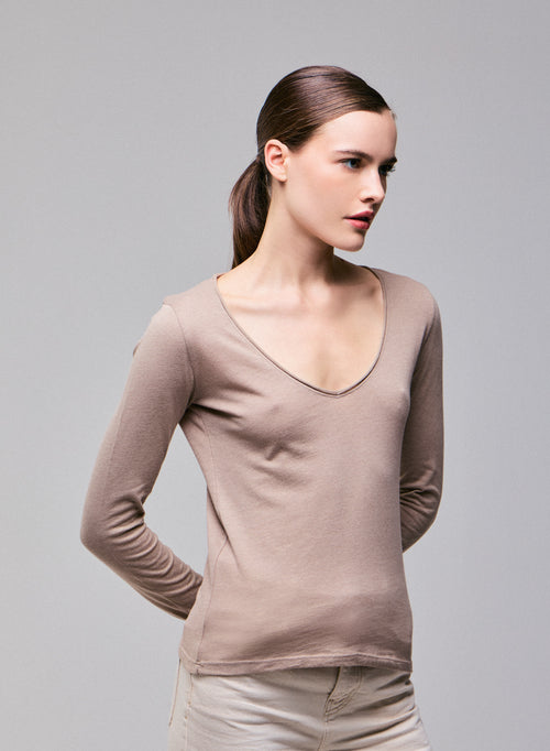 Camiseta de manga larga beige con cuello de pico en algodón orgánico / cachemir - MAJESTIC FILATURES