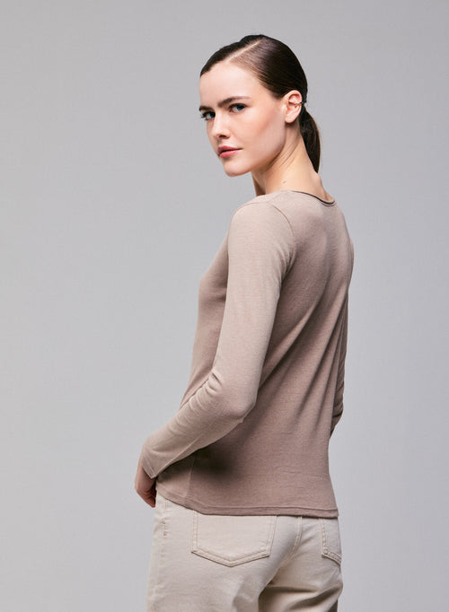 Camiseta de manga larga beige con cuello de pico en algodón orgánico / cachemir - MAJESTIC FILATURES