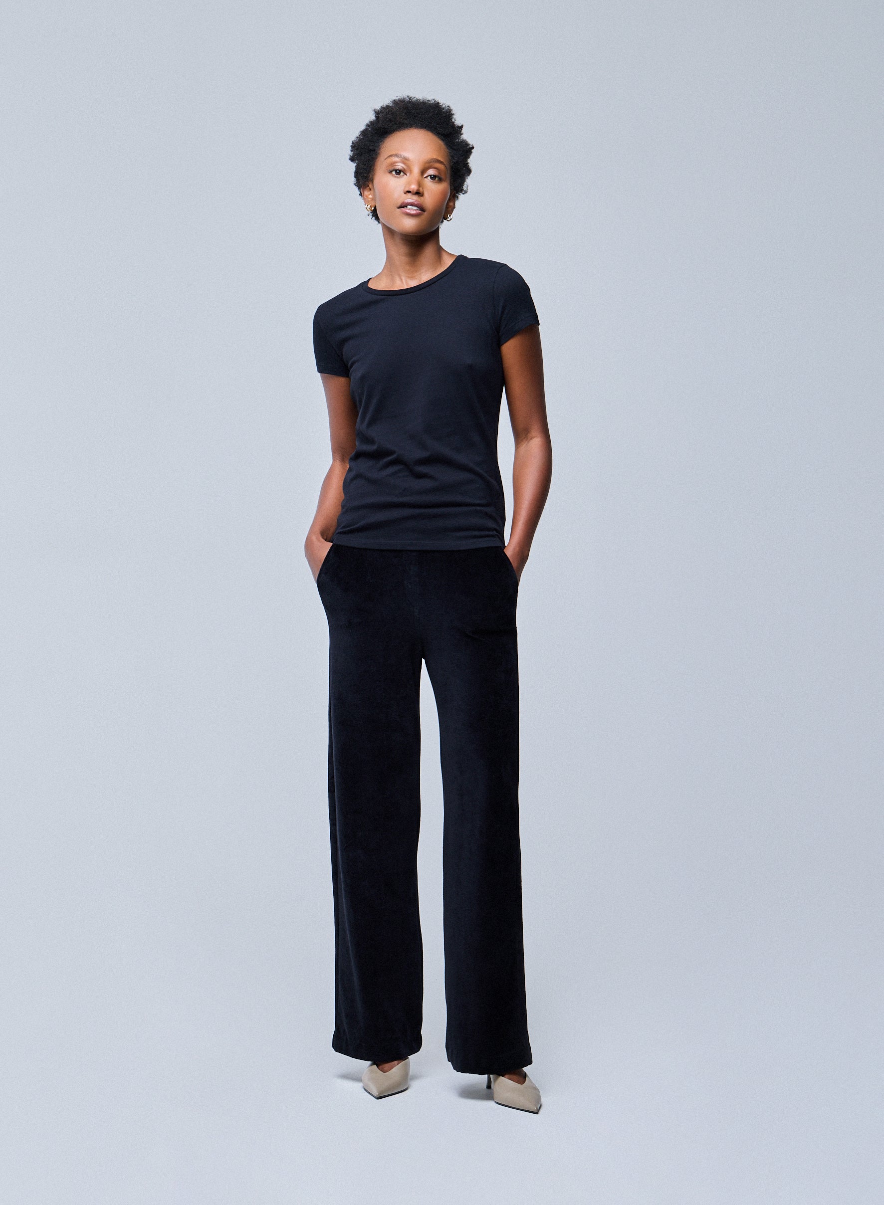 Black Jamie Round Neck Short Sleeve T-Shirt in Organic Cotton