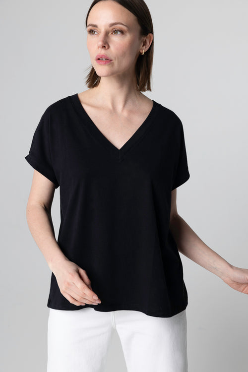 T-shirt Noir Col V Manches Courtes en Coton Organique - MAJESTIC FILATURES