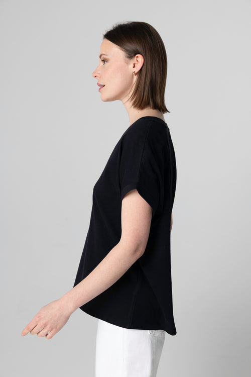 T-shirt Noir Col V Manches Courtes en Coton Organique - MAJESTIC FILATURES