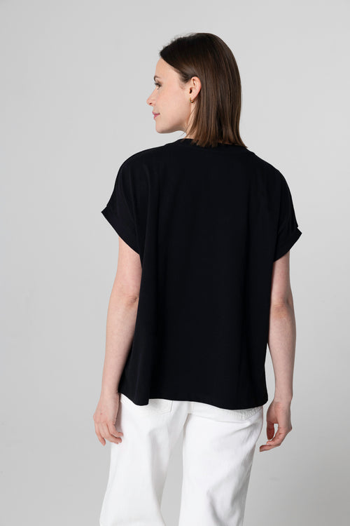 T-shirt Noir Col V Manches Courtes en Coton Organique - MAJESTIC FILATURES