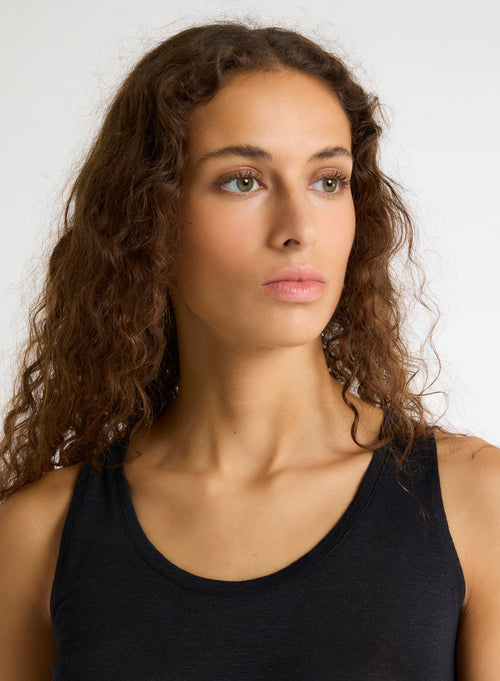 Schwarzes ärmelloses©Tanktop aus Leinen / Elasthan mit U-Ausschnitt - MAJESTIC FILATURES