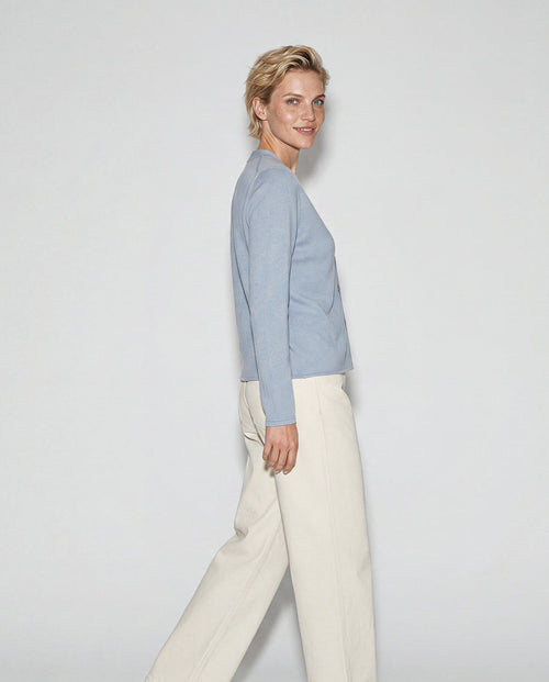 Langärmelige Kaschmirweste mit V-Ausschnitt in Hellblau - MAJESTIC FILATURES