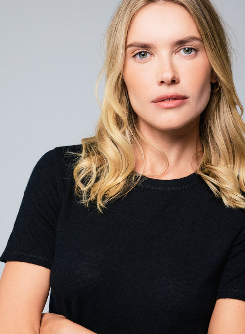 T-shirt Noir Col Rond Manches Courtes en Cachemire - MAJESTIC FILATURES