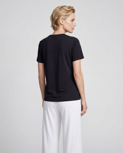 T-Shirt mit V-Ausschnitt und kurzen Ärmeln aus Bio-Baumwolle/Seide in Schwarz - MAJESTIC FILATURES
